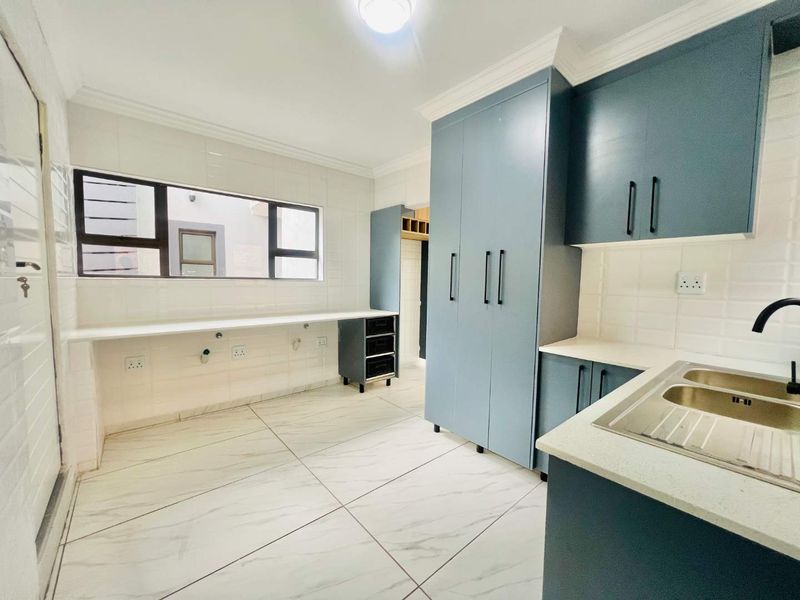 Brand-New Modern Family Home for sale - Photo 6