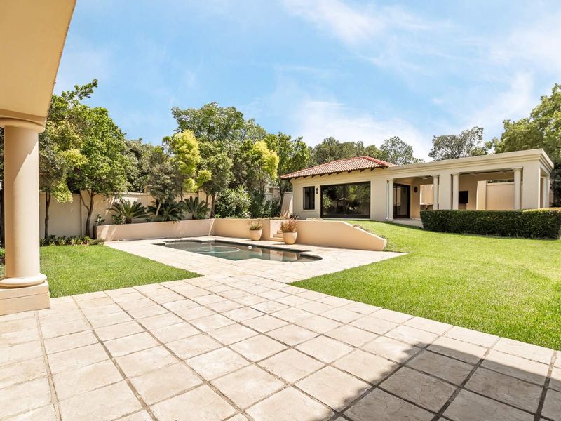 PERFECT HOME FOR ENTERTAINING - Photo 2
