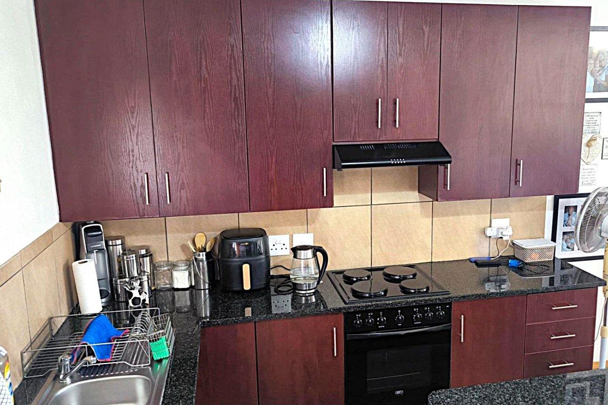 Ground Floor Gem – Ideal for First-Time Buyers or Investors! - Photo 5