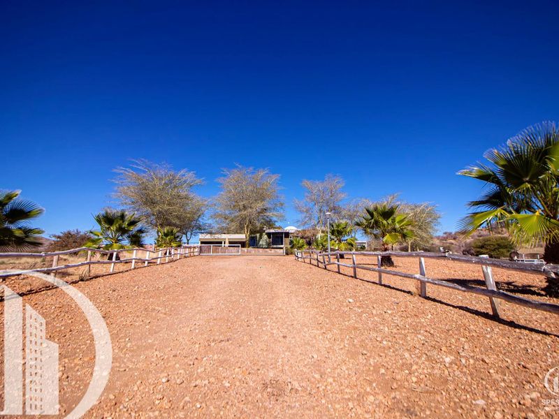 Beautiful House in 5 HA Plot in Brakwater - Photo 2