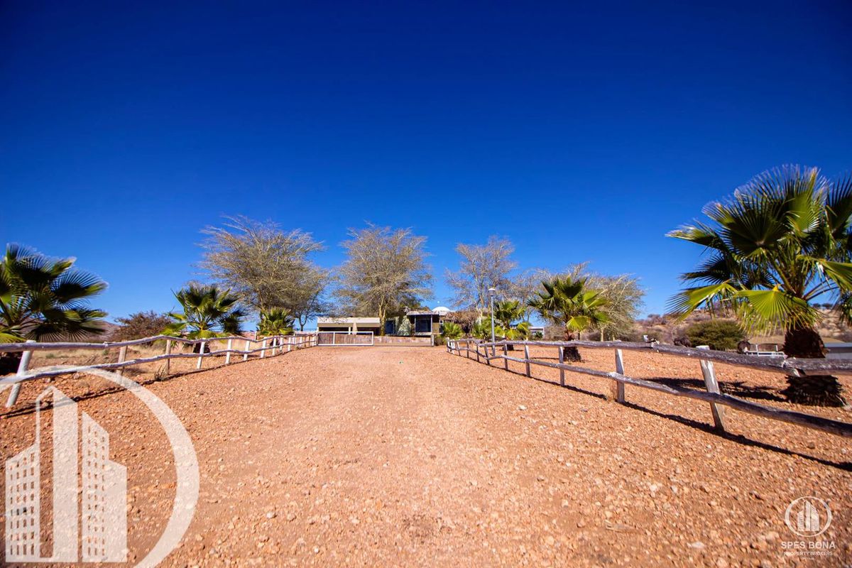 Beautiful House in 5 HA Plot in Brakwater - Photo 2