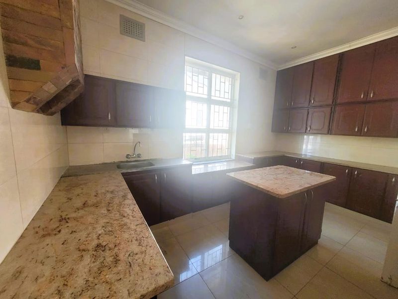 **Prime Durban North Property with Breathtaking 180-Degree Sea Views** - Photo 4
