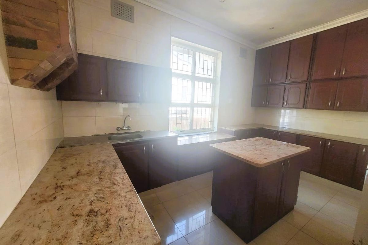**Prime Durban North Property with Breathtaking 180-Degree Sea Views** - Photo 4