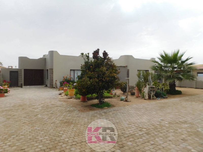 Quaint home by the sea - Photo 3