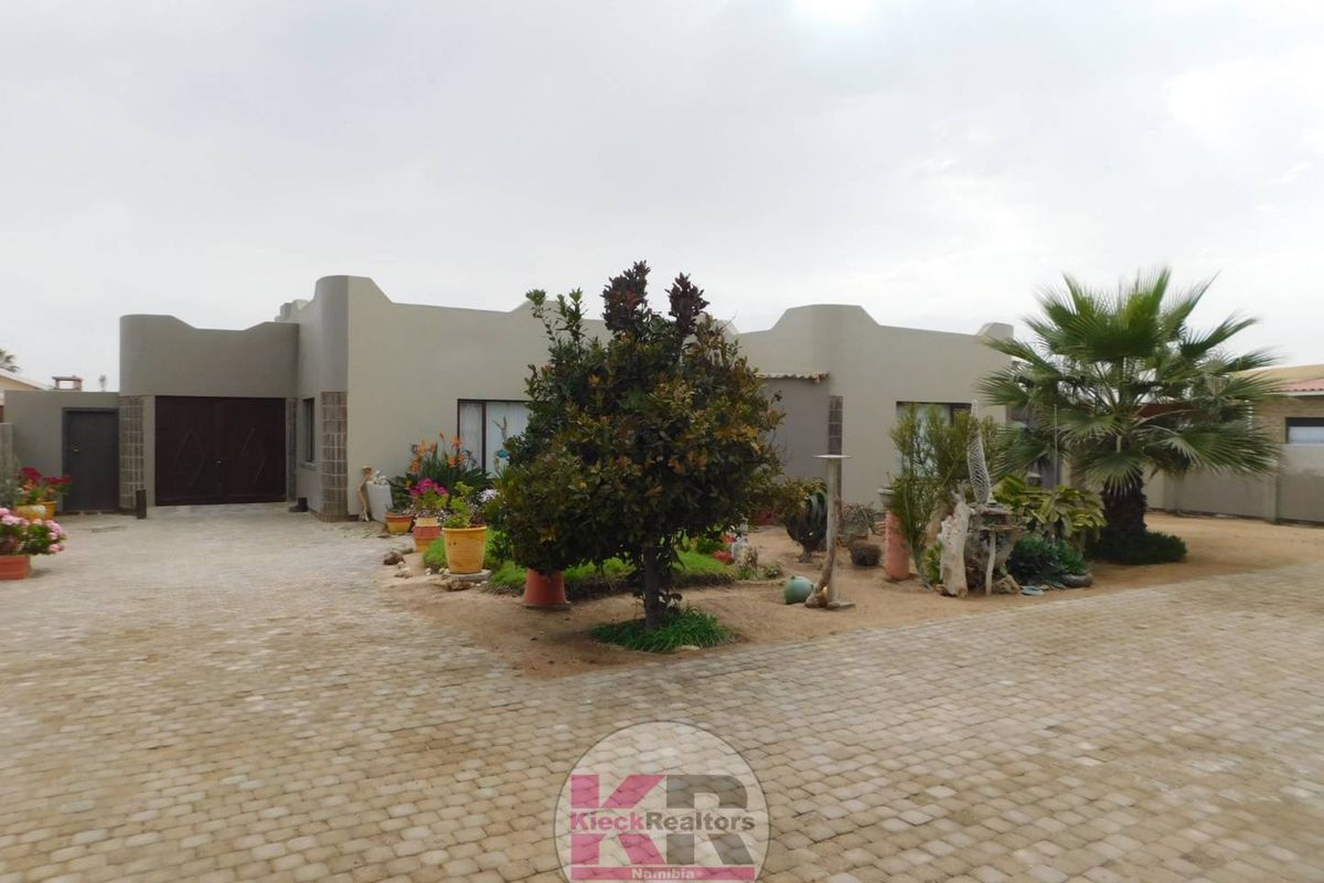 Quaint home by the sea - Photo 3