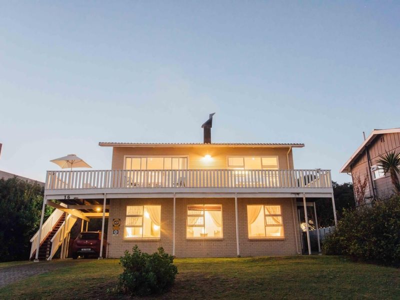 Furnished Coastal Retreat with Panoramic Ocean Views in Vermont - Photo 3