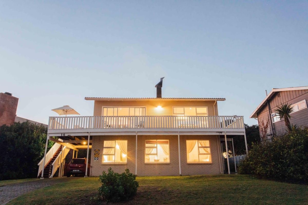 Furnished Coastal Retreat with Panoramic Ocean Views in Vermont - Photo 3