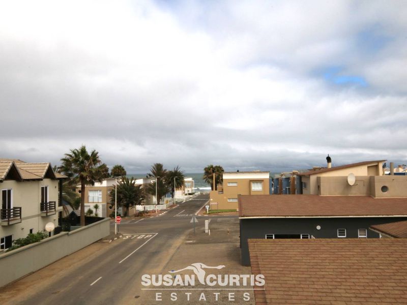 BRAND NEW 5 BEDROOM HOUSE FOR SALE IN THE WATERFRONT - Photo 2