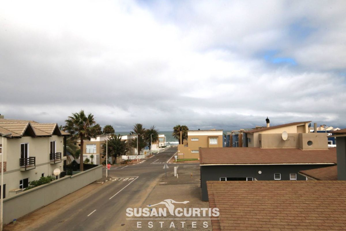 BRAND NEW 5 BEDROOM HOUSE FOR SALE IN THE WATERFRONT - Photo 2