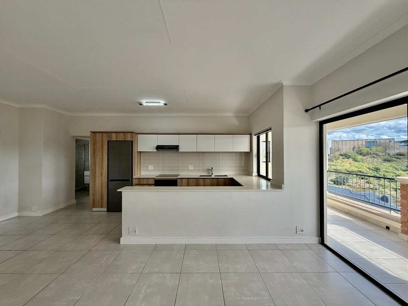 2 Bedroom apartment for sale with lush green views - Photo 4