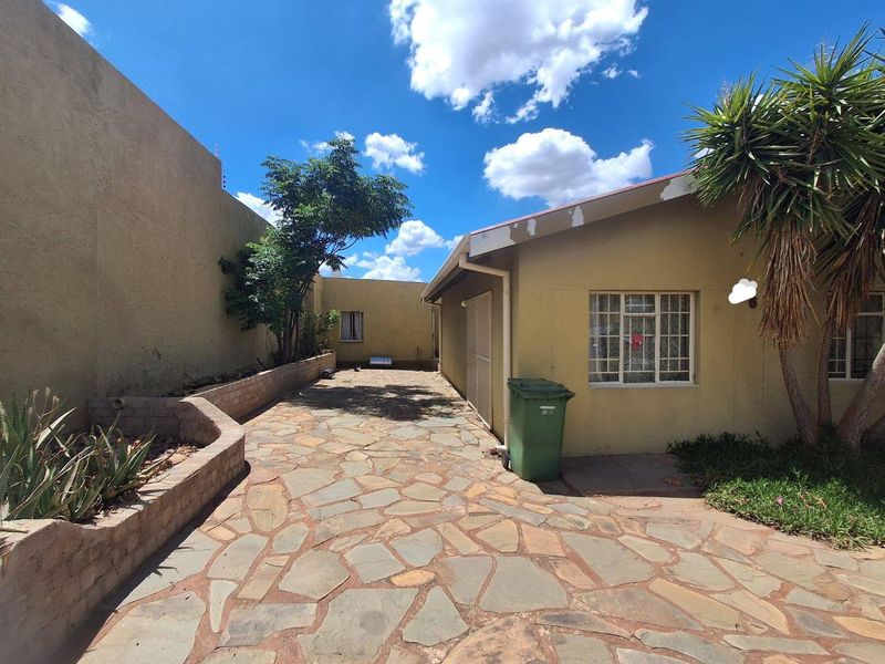 3 Bedroom House For Sale in Dorado Park - Photo 6