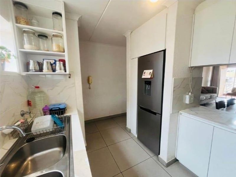 3 Bedroom Townhouse for Sale Mondeor Johannesburg South - Photo 9