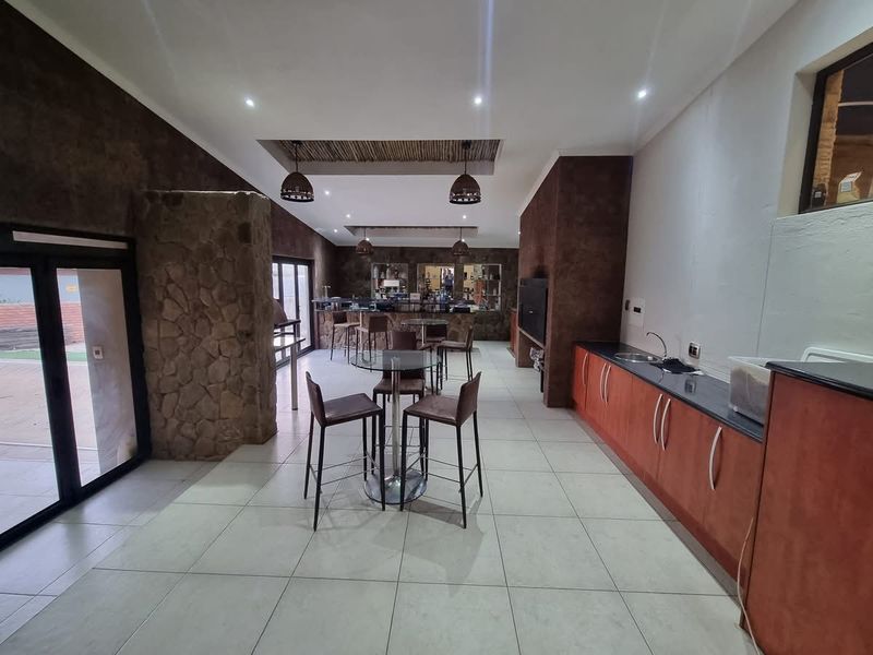 5 Bedroom Freestanding House with Flat 🤩 - Photo 3