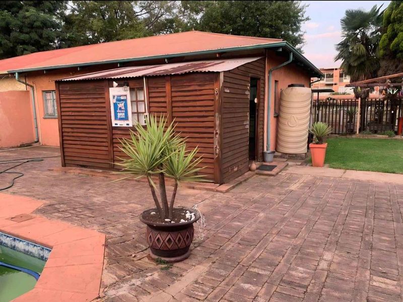 2 Bedroom With a Pool For Sale Vanderbijlpark CW2 - Photo 10