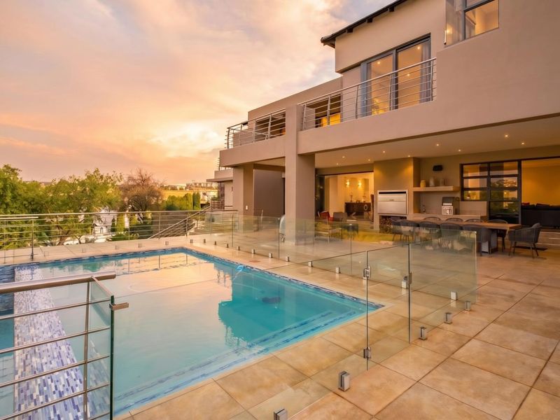 Luxurious Eco-Friendly Estate with Unparalleled Features - Photo 8