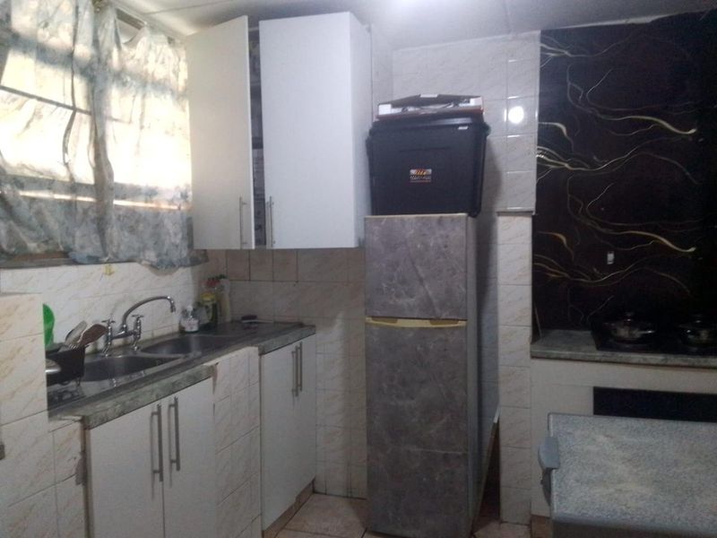 This your opportunity to stamp your mark on this spacious unit for sale in South Beach, Prime area!!!! - Photo 4