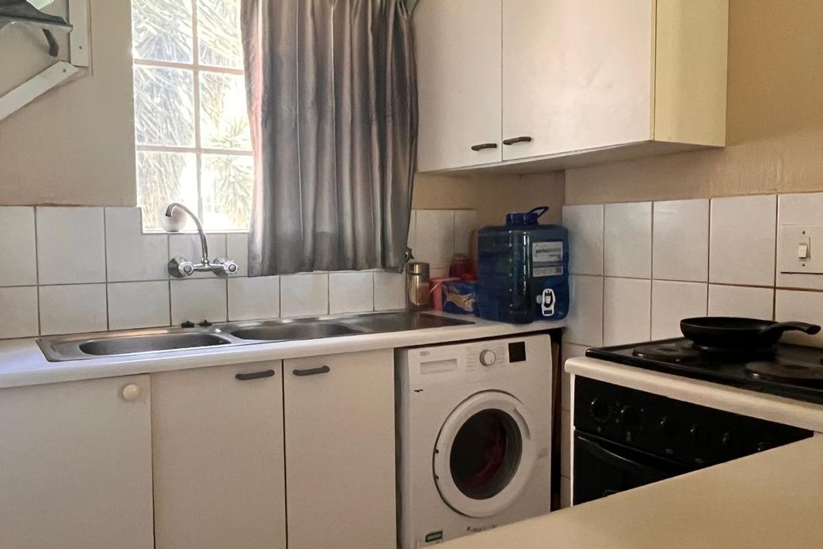 Investors and Small Families - Lovely GroundFloor Unit - Photo 3