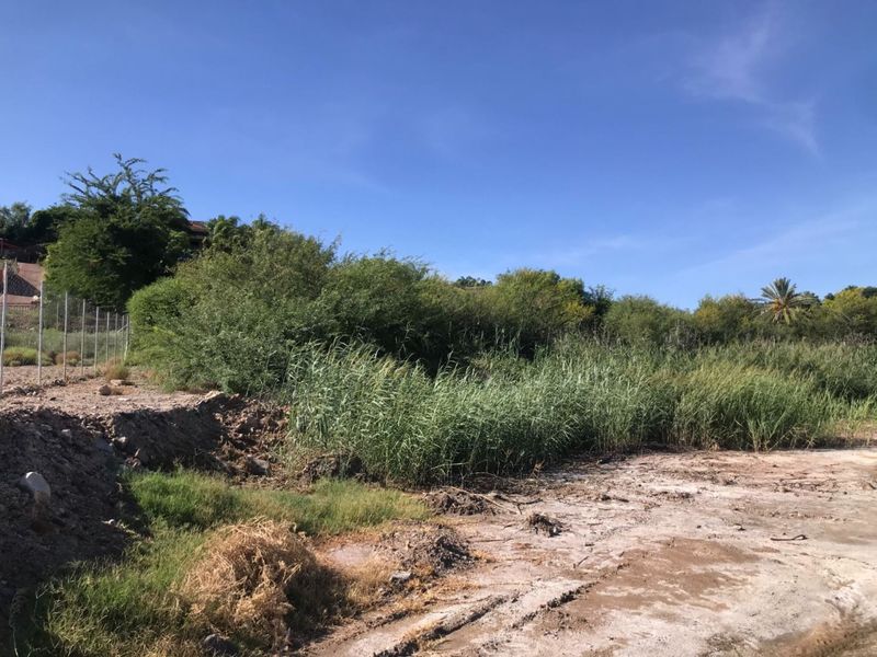 Vacant stand on 'n prime spot in a very popular area. - Photo 3