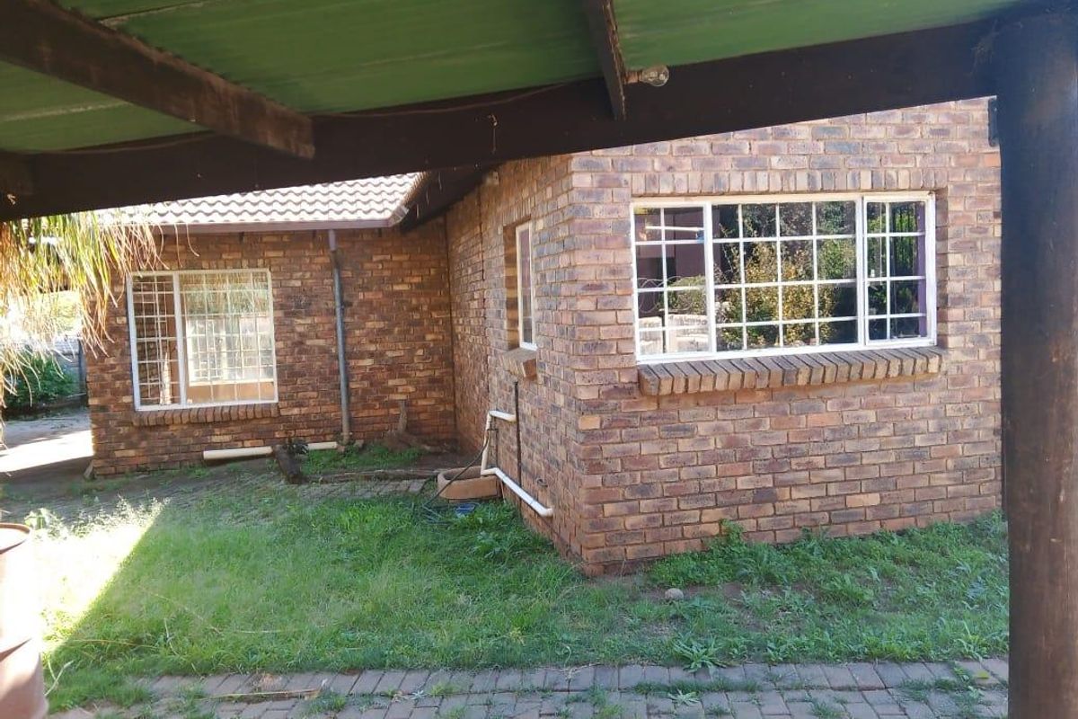 3Bedroom house in a spacious yard in Chantelle - Photo 4