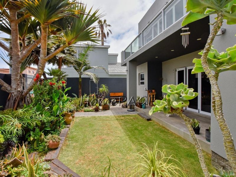 Lagoon, Walvis Bay:  Upmarket 3 Bedr Home with 2 Bedr flat is for Sale - Photo 3