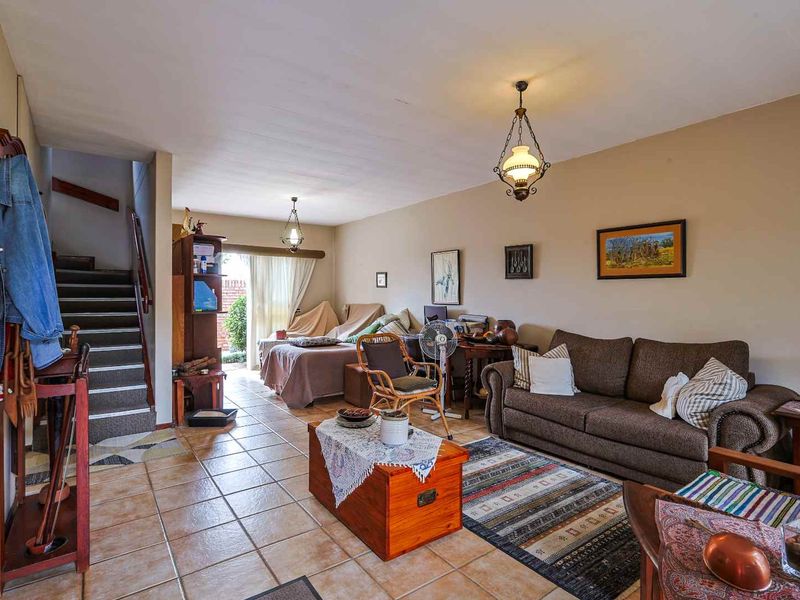 Secure 3 Bedroom Townhouse with Private Garden in a Well-Maintained Complex - Photo 5