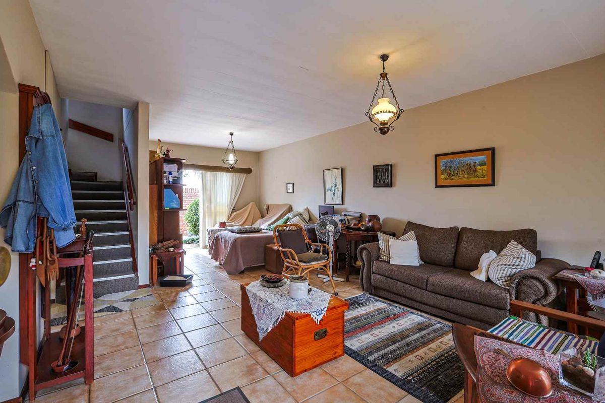 Secure 3 Bedroom Townhouse with Private Garden in a Well-Maintained Complex - Photo 5