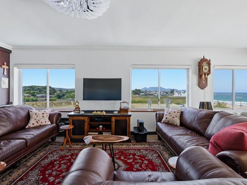 3 Bedrooms | Exceptional Space | Ocean & Mountain Outlook - Photo 7