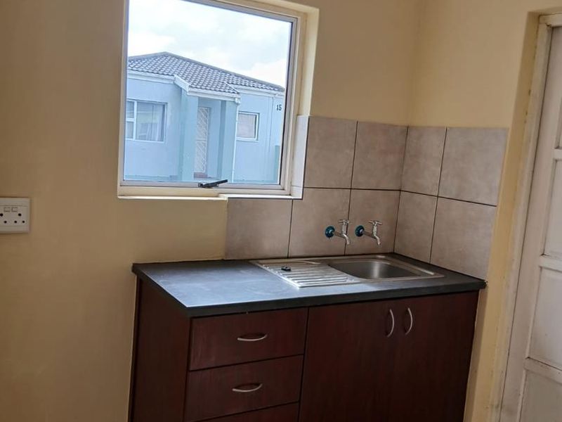 Stunning Modern 2 Bedroom Property for Rent in Belladonna Estate, Blue Downs - Photo 7