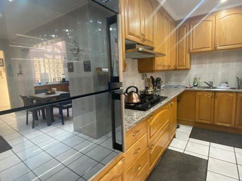 First Class Hidden Jewel - Photo 5