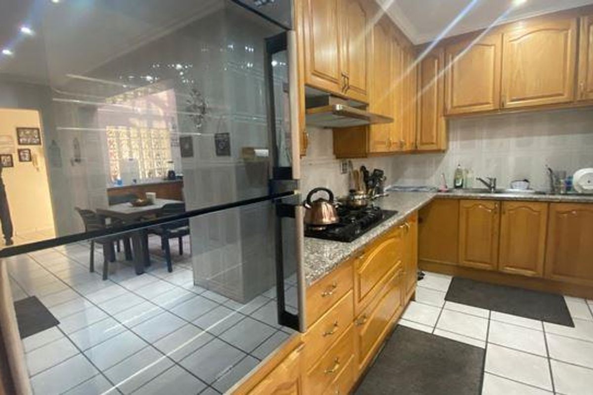 First Class Hidden Jewel - Photo 5