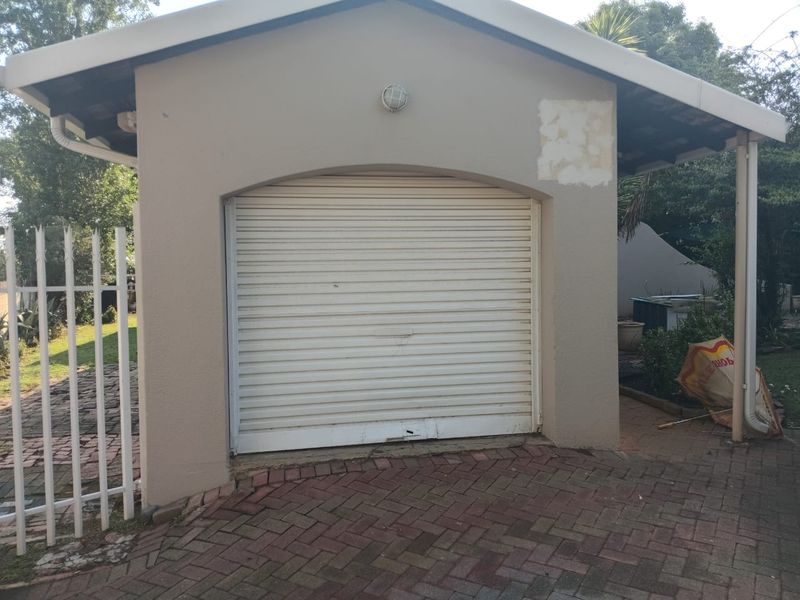 Great location! Walk to school & shops! - Photo 2