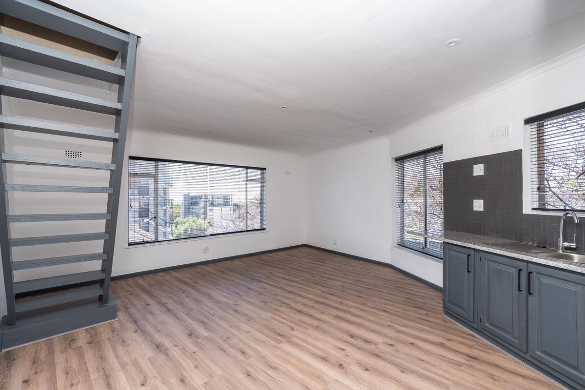 Views, Air BnB, pet friendly and two covered parkings - Photo 5