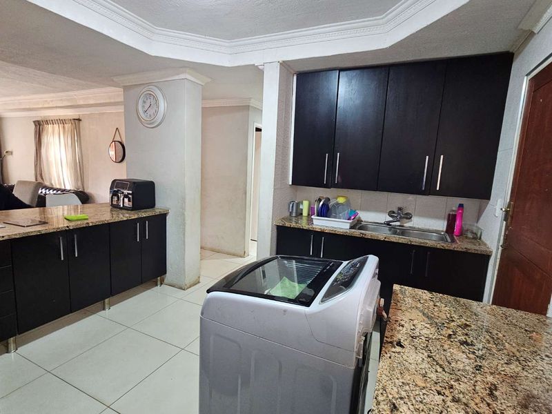 3 bedroom townhouse for sale in the heart of Amandasig - Photo 5