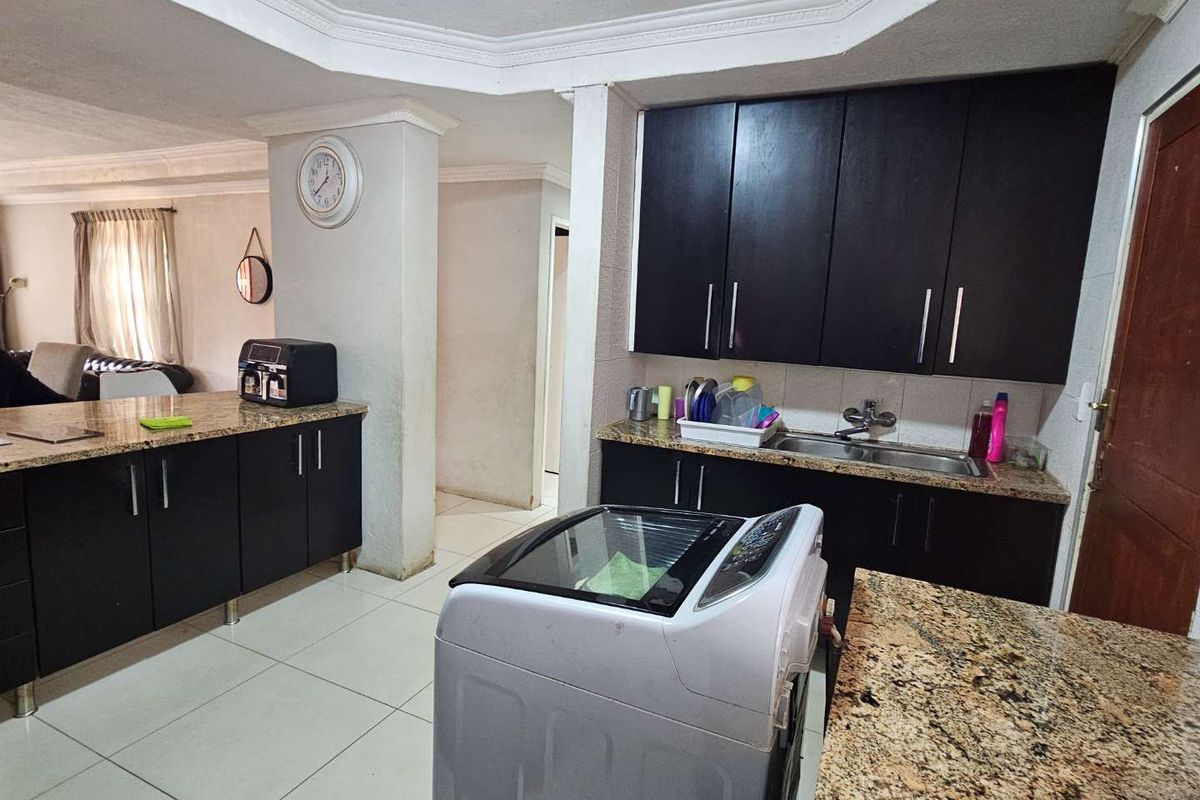 3 bedroom townhouse for sale in the heart of Amandasig - Photo 5