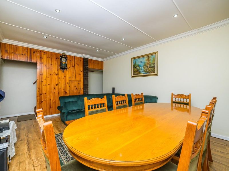 Charming Havenside Home with Flatlet and Ample Parking - Photo 8