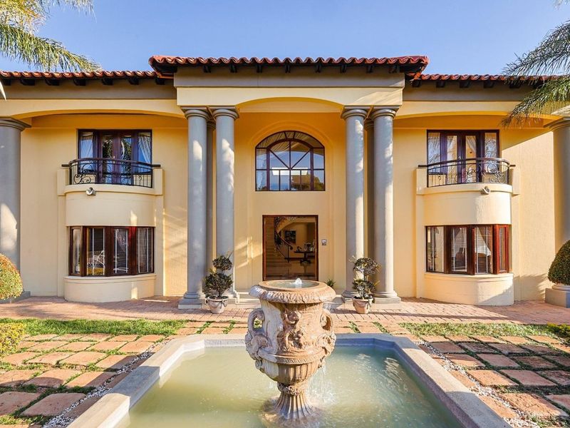 ACHITECTURAL ELEGANCE MEETS FAMILY COMFORT IN WATERKLOOF RIDGE - Photo 4