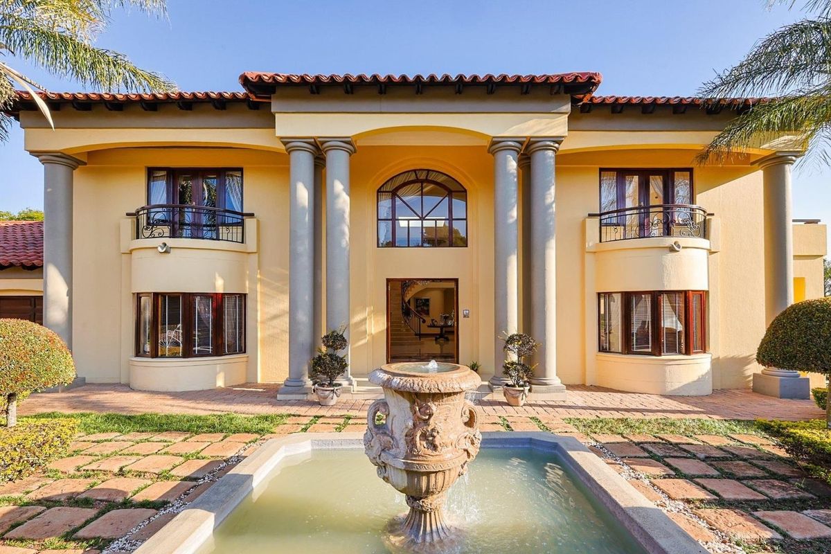 ACHITECTURAL ELEGANCE MEETS FAMILY COMFORT IN WATERKLOOF RIDGE - Photo 4