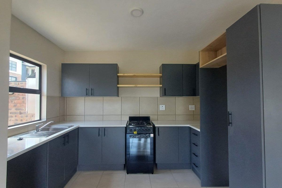 Kings Gate Estate Freestanding 3 Bed Duplex - Photo 5