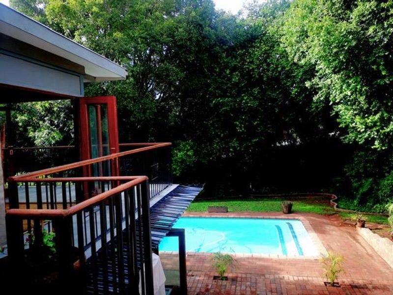 IDYLLIC NEWLY RENOVATED FAMILY VILLA - Photo 6