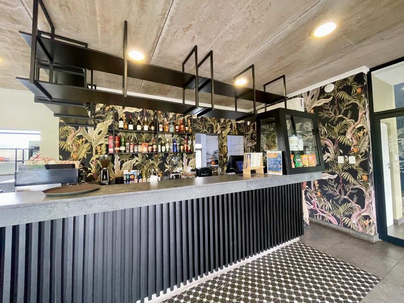 Top Floor 2 Bedroom apartment in Ballito Central - Photo 2