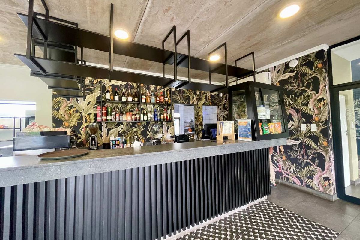 Top Floor 2 Bedroom apartment in Ballito Central - Photo 2