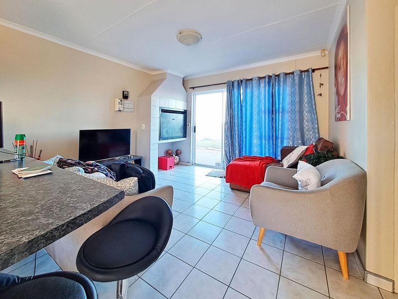 Meersig, Walvis Bay:  2 Bedr Townhouse with large garden is for Sale - Photo 7