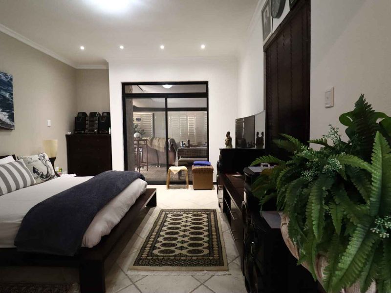 Spacious 4-Bedroom Sea-View Townhouse for Sale in Vogelstrand, Swakopmund - Photo 2