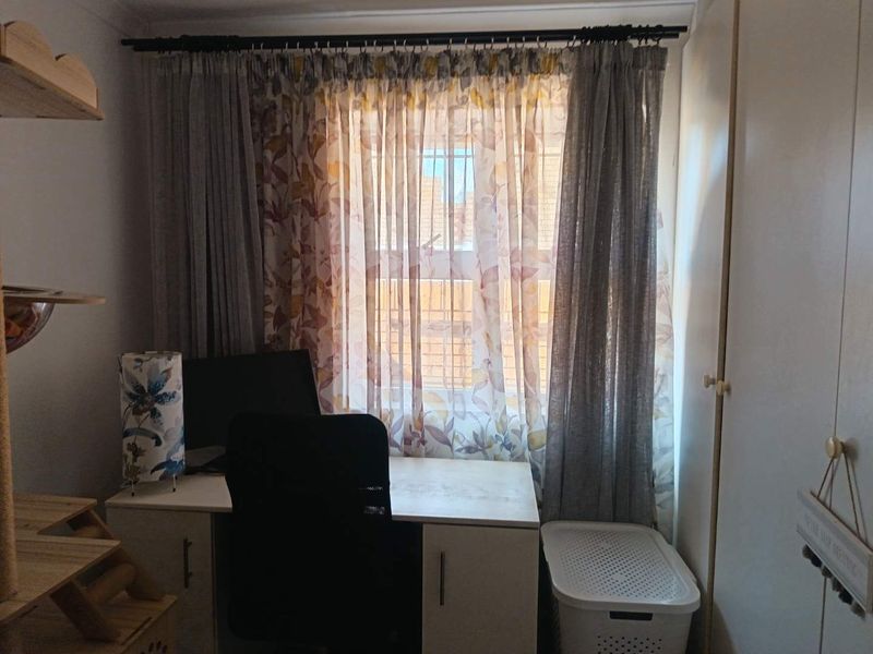 Comfortable Family Living in a Convenient Location - Photo 9