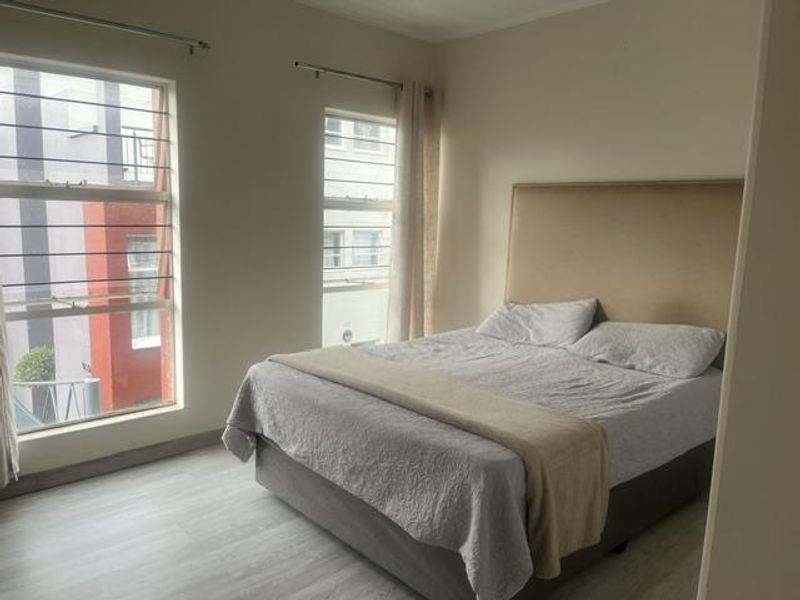 Two Bedrooms, One Bathroom In Ferndale, Randburg - Photo 5