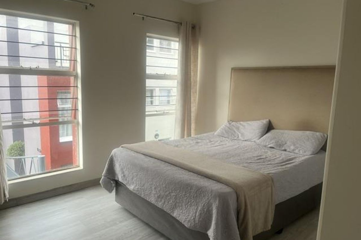 Two Bedrooms, One Bathroom In Ferndale, Randburg - Photo 5