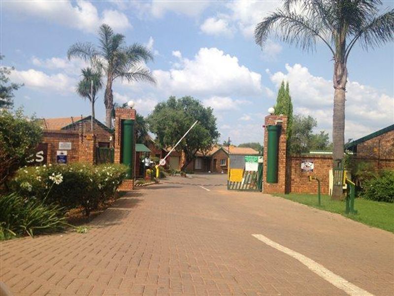 2 Bedroom simplex in Moreleta Park - Photo 2