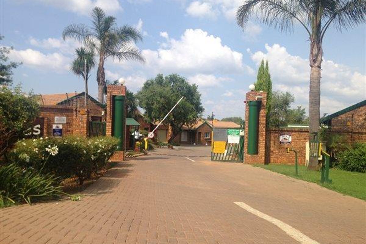 2 Bedroom simplex in Moreleta Park - Photo 2