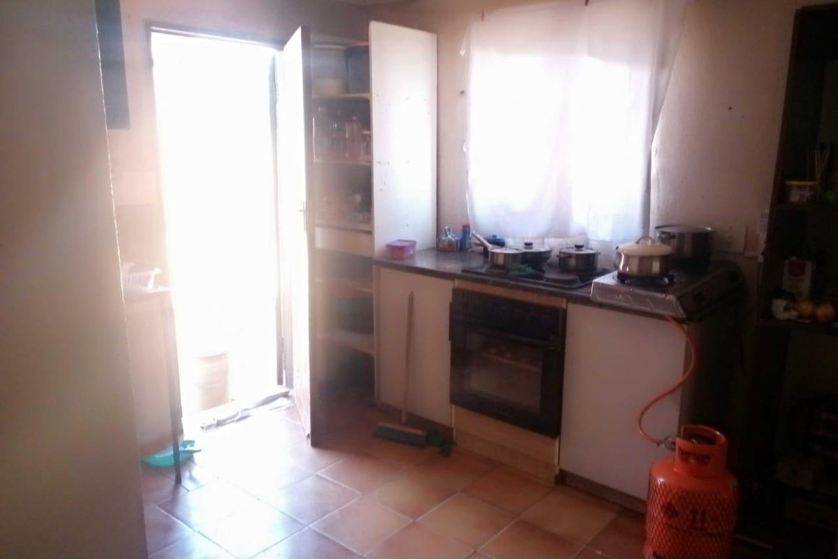 Quiet Street Living: Perfect for New Beginnings! - Photo 4