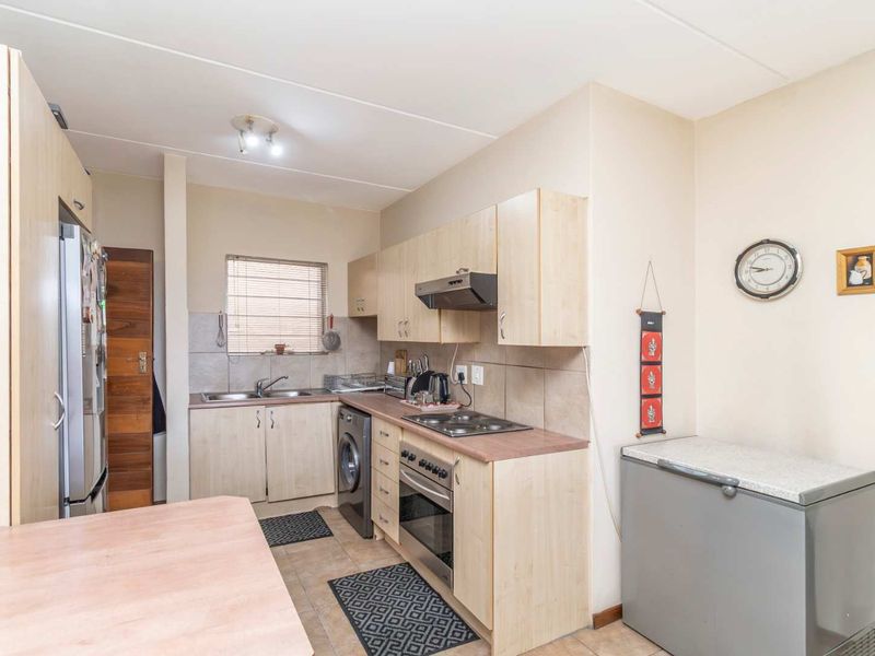 **Charming Ground Floor Unit for Rent in Sundowner**lovely 2 bedroom 2 bathroom ground floor unit. - Photo 7